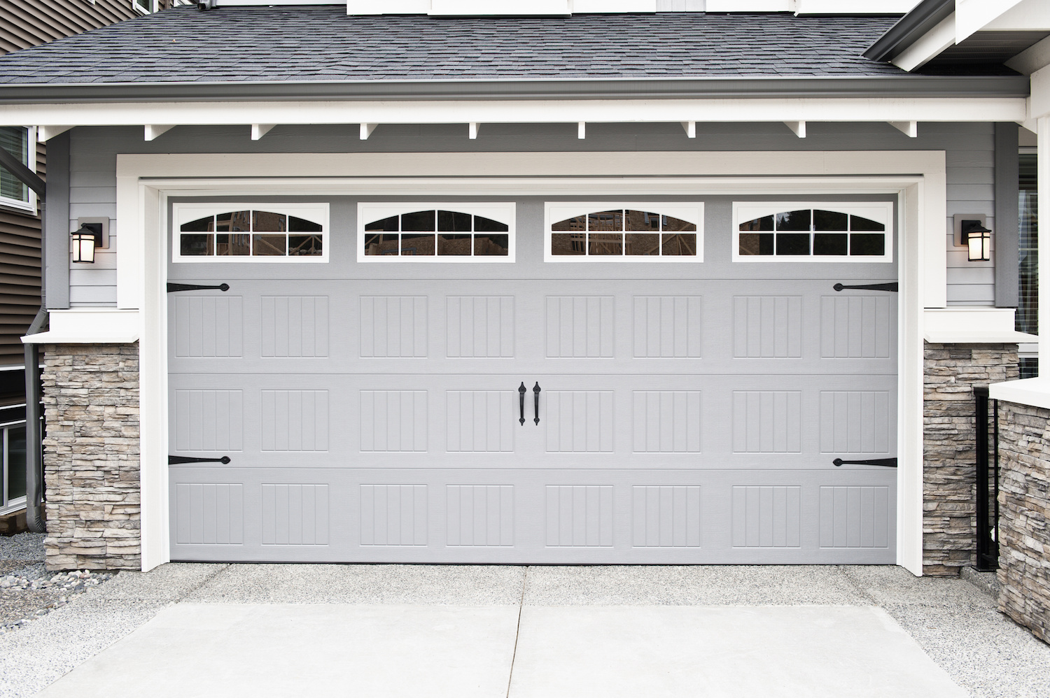 Should You Paint Your Garage Door Ag, What Kind Of Paint To Use On A Metal Garage Door
